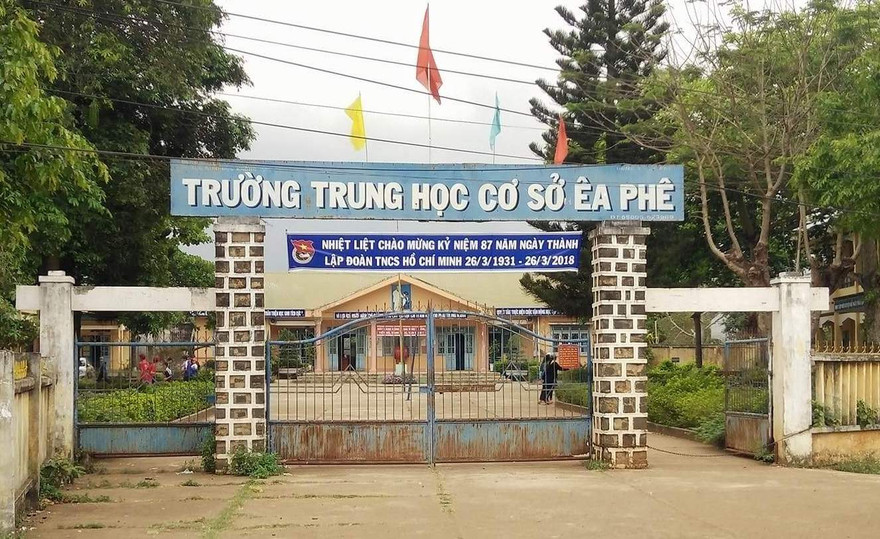 Cách chức hiệu trưởng có hành vi nhận tiền chạy việc