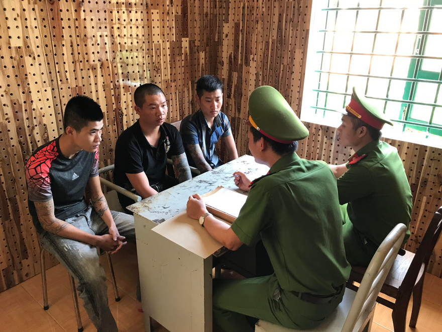 Công an làm việc với 3 đối tượng cho vay lãi nặng đến từ TP Hà Nội