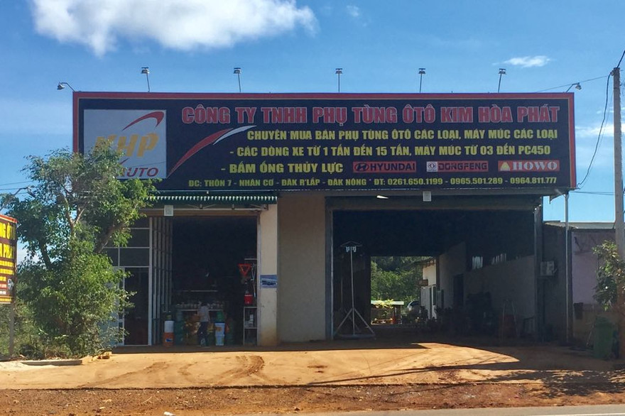 Bố chủ tịch xã Nhân Cơ xây dựng nhà kho trái phép trên đất nông nghiệp. Ảnh Lữ Hồ.