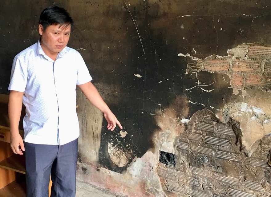 Trước ngày kiểm toán, phòng làm việc của phó phòng bốc cháy