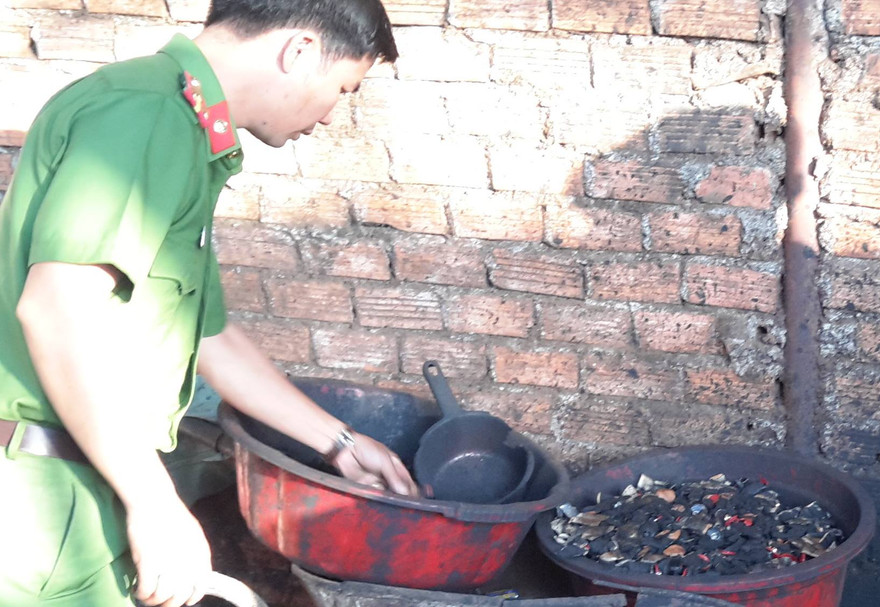 Phát hiện cơ sở nhuộm đen cà phê bằng bột pin