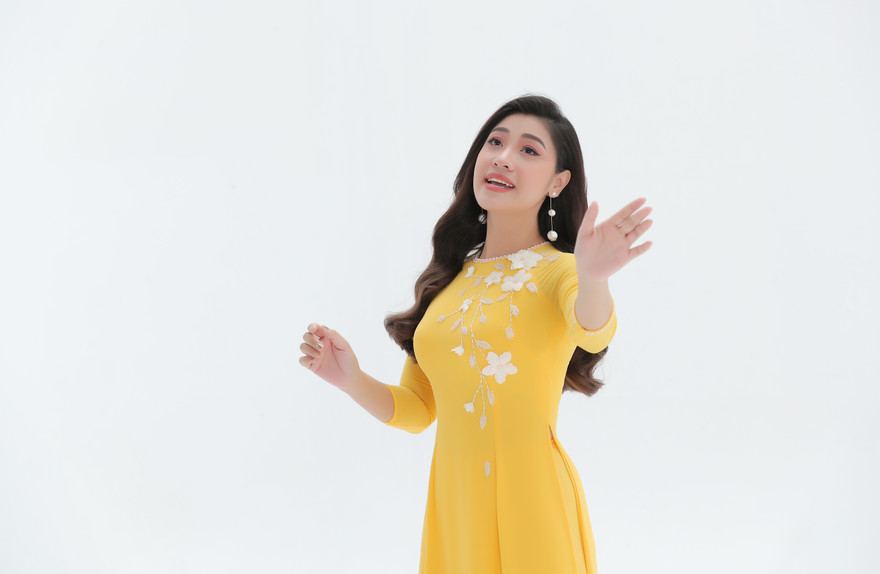 Sao mai Bích Hồng ra mắt MV tặng mẹ dịp 8/3