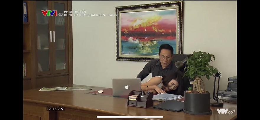 Em gái mưa ngã vào lòng Luân