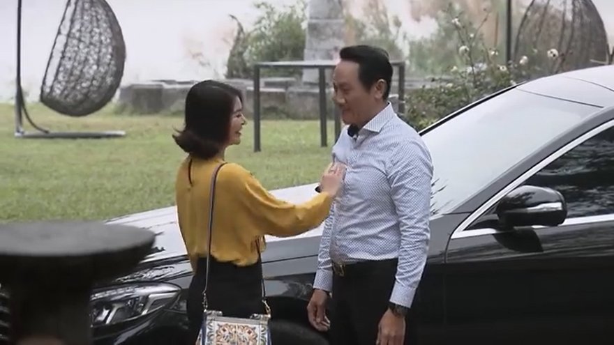 Em gái mưa ngày càng lấn tới