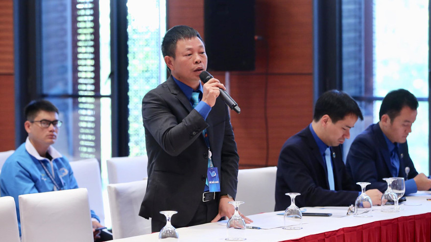 Phó Tổng biên tập báo Tiền Phong Phùng Công Sưởng phát biểu tại diễn đàn. Ảnh: Hoàng Mạnh Thắng