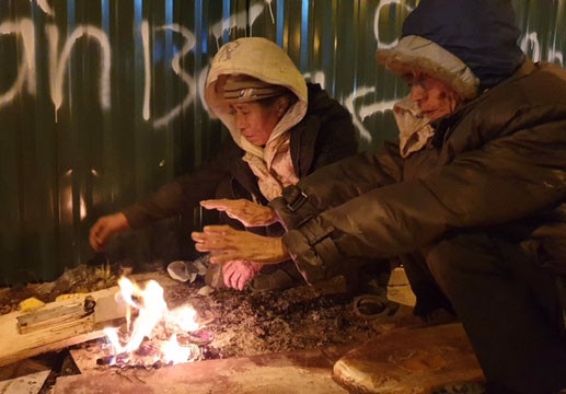 Người vô gia cư ở Hà Nội sẽ đón Tết tại Trung tâm bảo trợ xã hội. Ảnh: Phan Diệu Hương