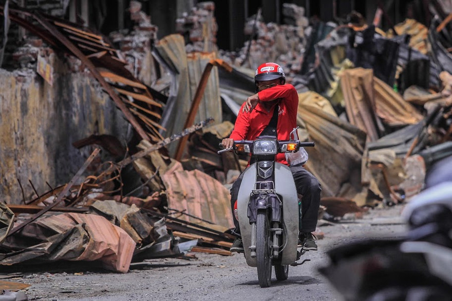 Qua hai lần quan trắc, Hà Nội không "bắt" được thủy ngân trong không khí quanh khu vực hiện trường vụ cháy. Ảnh: Duy Phạm