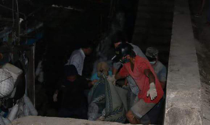 Thi thể nạn nhân đã được ngư dân đưa vào cảng cá Cửa Sót.