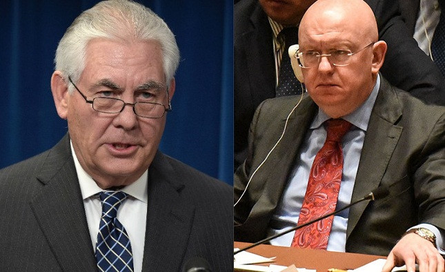 Bộ trưởng Ngoại giao Mỹ Rex Tillerson (trái) và Đại sứ Nga tại LHQ Vasily Nebenzia.