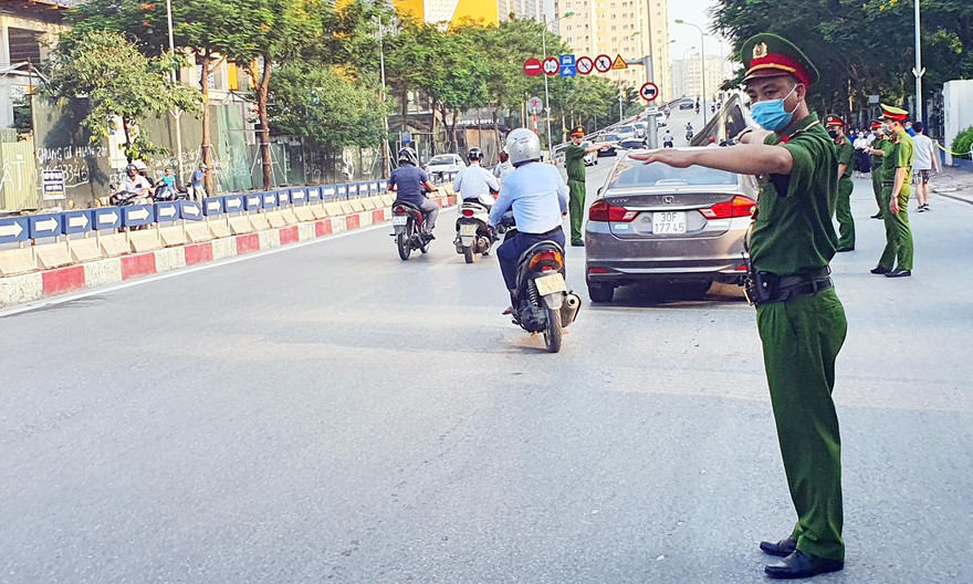 Công an có mặt tại các điểm thi.