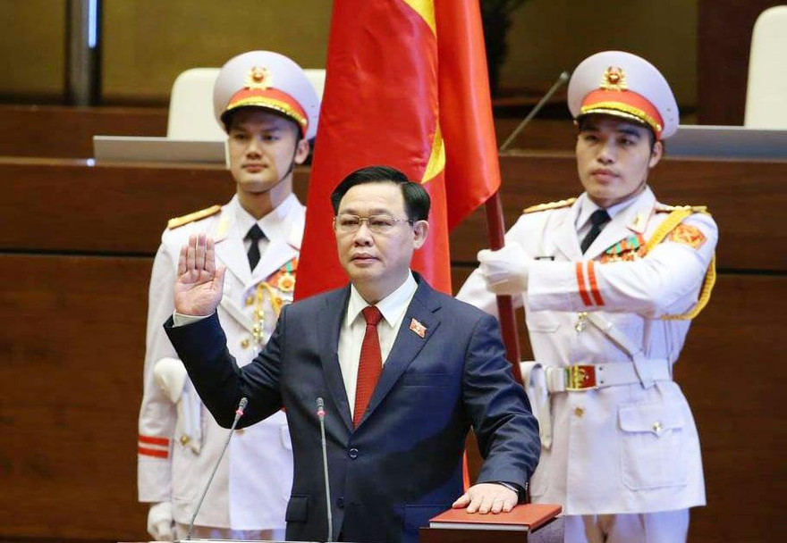 Chủ tịch Quốc hội Vương Đình Huệ tuyên thệ. Ảnh Như Ý