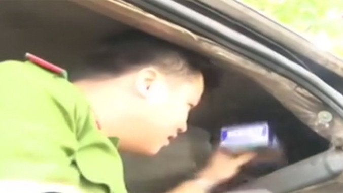 1.500 bao thuốc lậu giấu tinh vi trong vách ngăn xe hơi