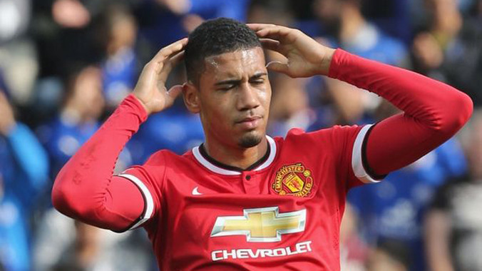 Smalling lại một lần nữa trở thành tội đồ của M.U