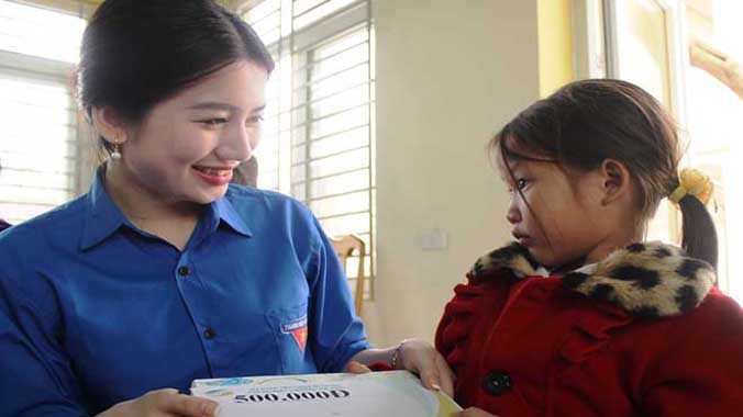 Tác phẩm 'Nâng bước em tới trường'.