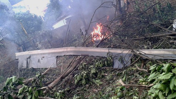 Hiện trường máy bay rơi. (Nguồn: TTXVN) 