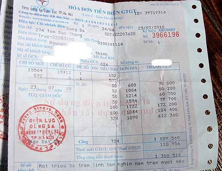 Hóa đơn tiền điện tăng cao do... khách quan?