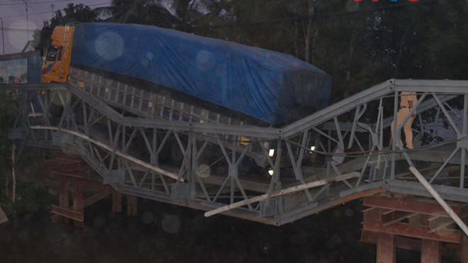 Hiện trường vụ sập cầu. Ảnh: Ngọc Duyên