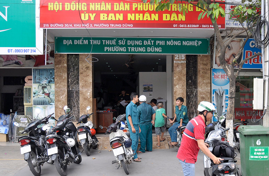 UBND phường Trung Dũng, nơi bọn côn đồ cầm hung khí xông vào truy sát một thanh niên