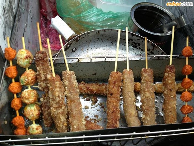 Bác tin đồn nem chua rán có chất gây nghiện