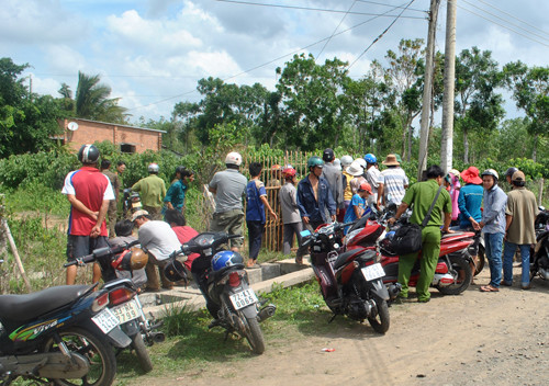Công an phong tỏa hiện trường điều tra vụ án mạng. Ảnh: Xuân Mai