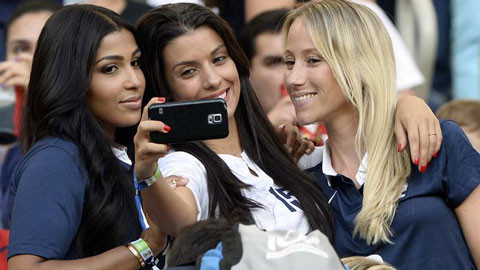 Chuyện sex ở tuyển Pháp: Bề ngoài khắt khe, bên trong lỏng lẻo