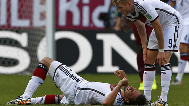 Mats Hummels dính chấn thương