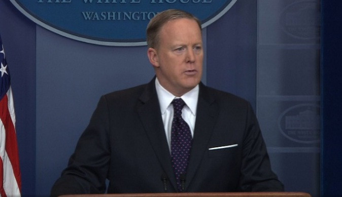 Thư ký Báo chí Nhà Trắng Sean Spicer tại buổi họp báo vào ngày 10/4. Ảnh: AP