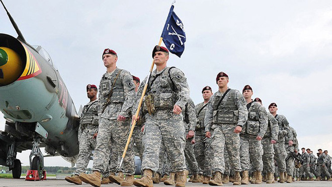 Cận cảnh bộ binh Mỹ hành quân tới Ba Lan