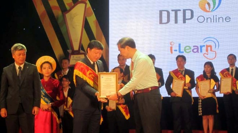 Trao giải thưởng Sao Khuê cho phần mềm tiếng Anh Anh i-Learn Smart Start.