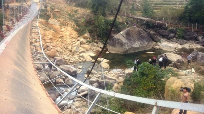 Hiện trường vụ lật cầu treo thảm khốc.