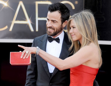 Những chiếc nhẫn đính hôn “khủng” của sao