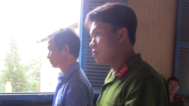 Bị cáo Một được giải đi thi hành án - ảnh Hoàng Quỳnh.