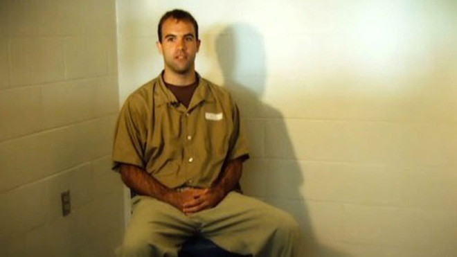 Glenn Duffie Shriver hợp tác với FBI để làm đoạn phim cảnh báo các sinh viên - Ảnh: Chụp từ clip.