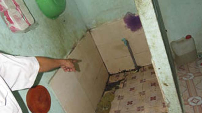 Phòng tắm, nơi người thân phát hiện xác chị Bé.