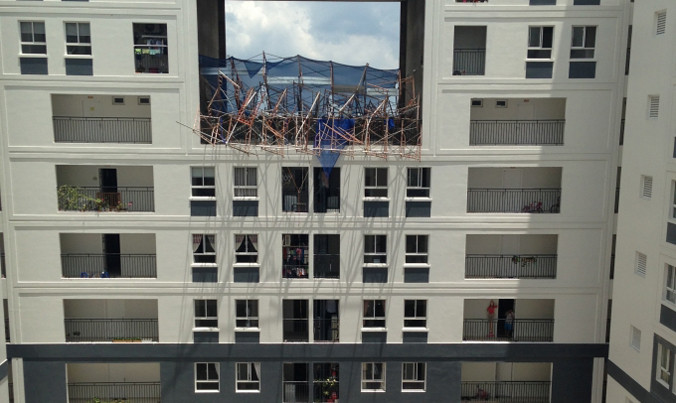 Giàn giáo tại công trình Chung cư Dreamhome Luxury bị sập.