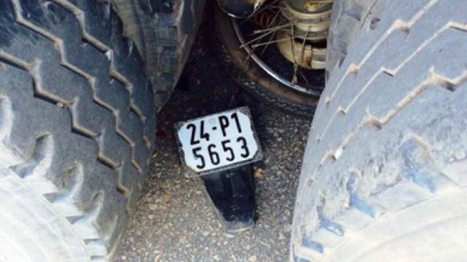 Một trưởng thôn chết thảm sau khi bị cuốn vào gầm ô tô.