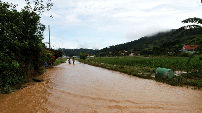 Đường biến thành sông
