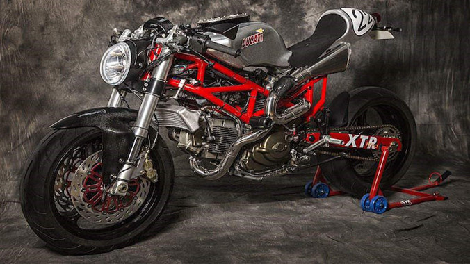 Nhìn gần Extrema.