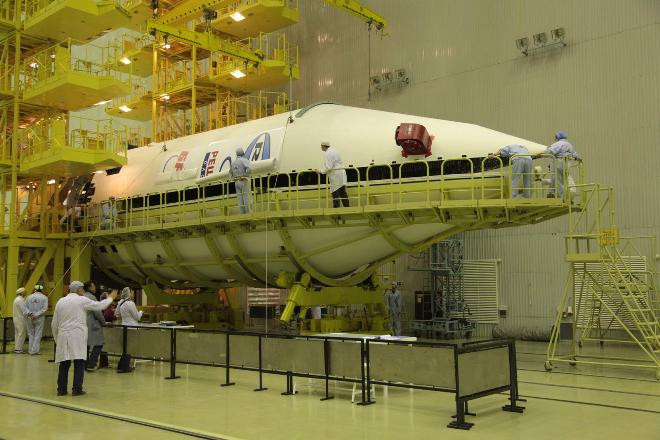 Cận cảnh siêu tên lửa Proton lắp vệ tinh 