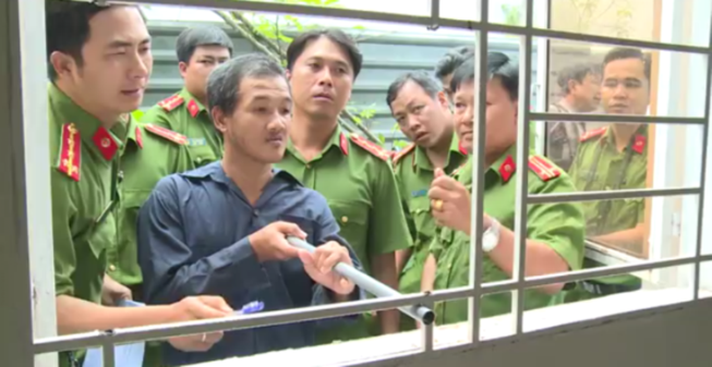 Võ Văn Đặng diễn lại hành vi cướp của, hiếp dâm bé gái