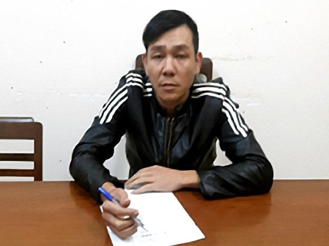 Khẩu súng Thi dùng bắn bề kính khách sạn