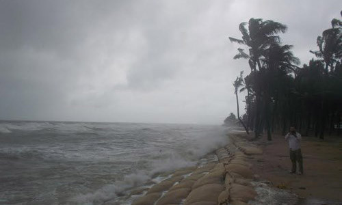 Bão ập vào biển Cửa Đại – Hội An (Quảng Nam). Ảnh Nguyễn Trang