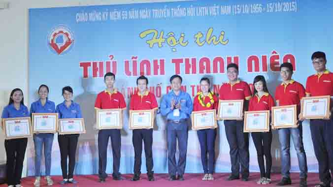 Các thí sinh nhận giải. Ảnh: Hòa Hội.