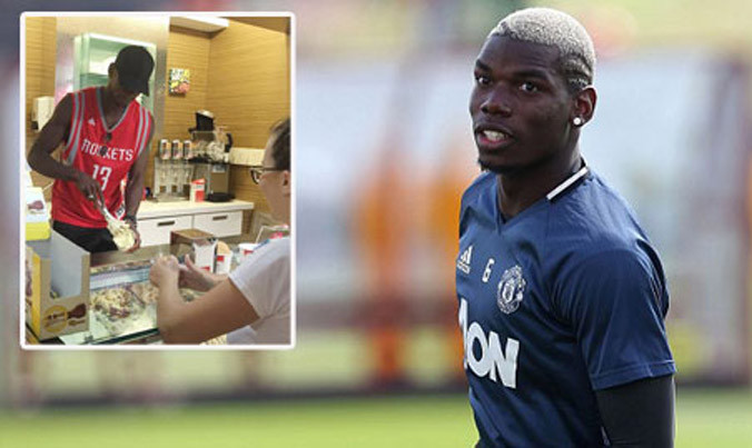 Bị treo giò ở vòng 1, Pogba tranh thủ đi... bán kem