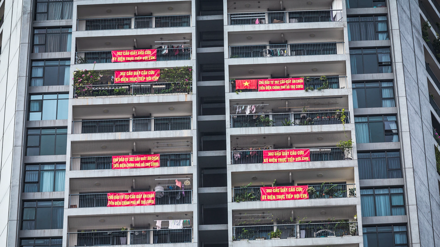 Cư dân 302 Cầu Giấy kiến nghị được ký hợp đồng với đơn vị điện lực để được hưởng chính sách miễn giảm tiền điện của Chính phủ.