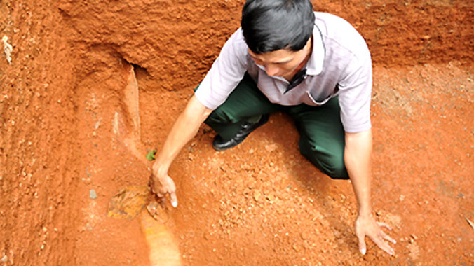 Quả bom có thể nặng đến 200 kg. Ảnh: Chế Bắc.