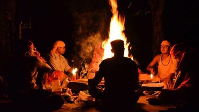 Nhiều pháp sư Ấn Độ tin rằng hiến tế người chết sẽ giúp họ được thần linh phù hộ. Ảnh: 9ijanews.