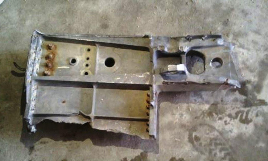 Ngư dân Nghệ An vớt được mảnh hợp kim nặng khoảng 30kg nghi là của Su-30.