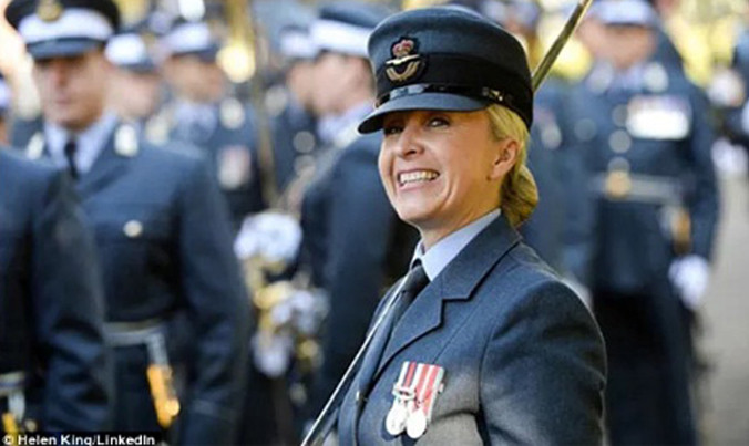 Sĩ quan Helen King. Ảnh: Dailymail.