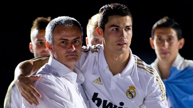 Laportamuốn đưa cả Mourinho lẫn Ronaldo về Barcelona.